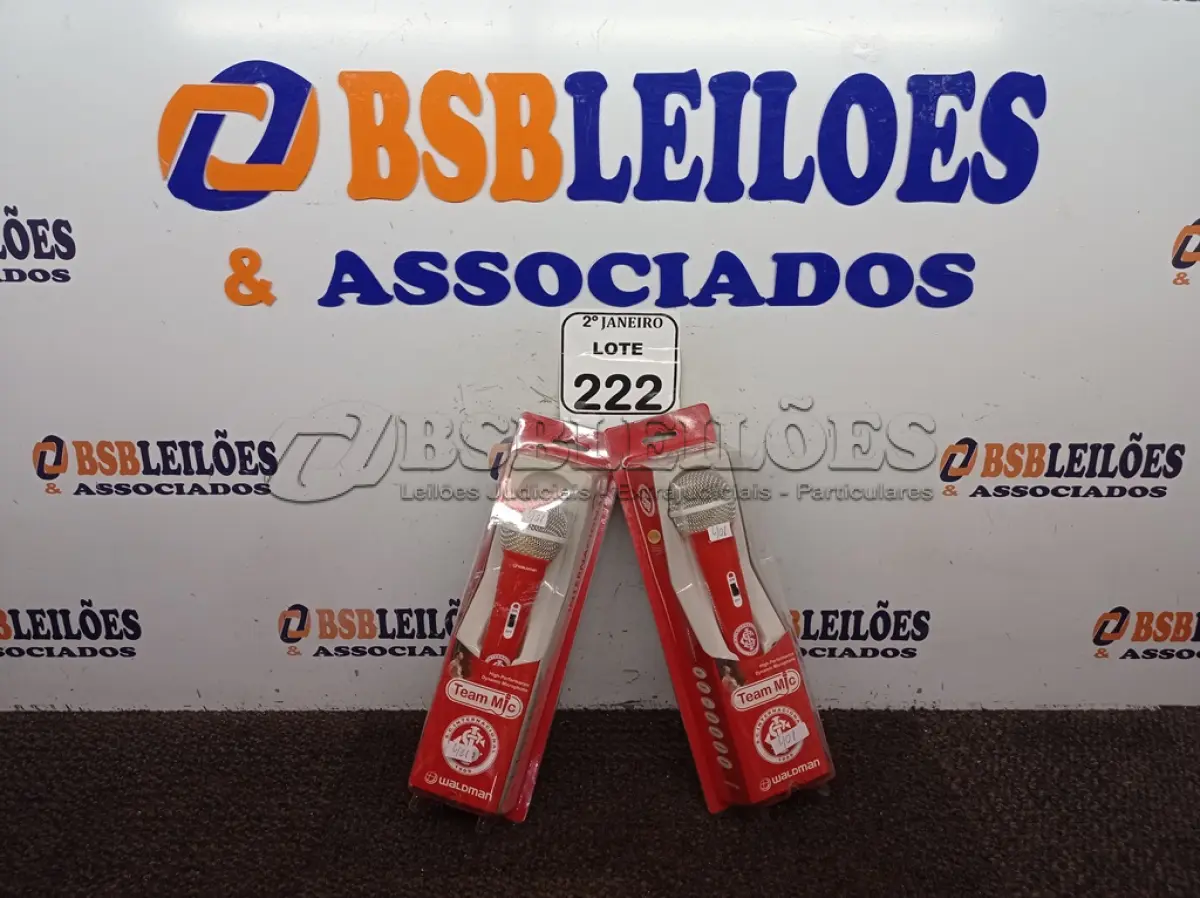 LOTE 222 - 02 MICROFONES SEMI PROFISSIONAL. (NO ESTADO) ATENÇÃO! FAZER A VISITAÇÃO ANTES DE ARREMATAR, NÃO SABEMOS SE FUNCIONA. LEILÃO NÃO TEM GARANTIA E NEM DEVOLUÇÃO, SUJEITO A POSSÍVEIS AVARIAS VISÍVEIS/OCULTAS E/OU AUSÊNCIA DE COMPONENTES.