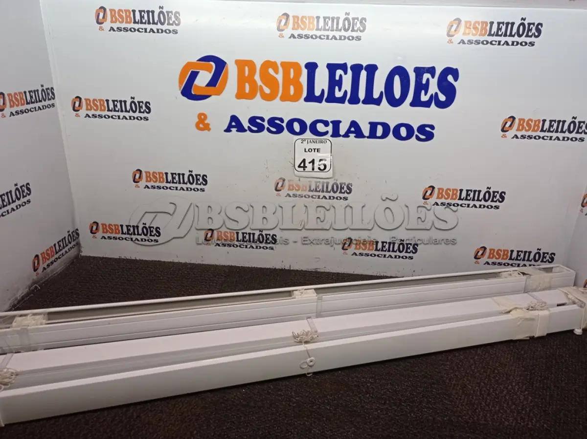 LOTE 415 - 02 PERSIANAS. (NO ESTADO) ATENÇÃO! FAZER A VISITAÇÃO ANTES DE ARREMATAR, NÃO SABEMOS SE FUNCIONA. LEILÃO NÃO TEM GARANTIA E NEM DEVOLUÇÃO, SUJEITO A POSSÍVEIS AVARIAS VISÍVEIS/OCULTAS E/OU AUSÊNCIA DE COMPONENTES.