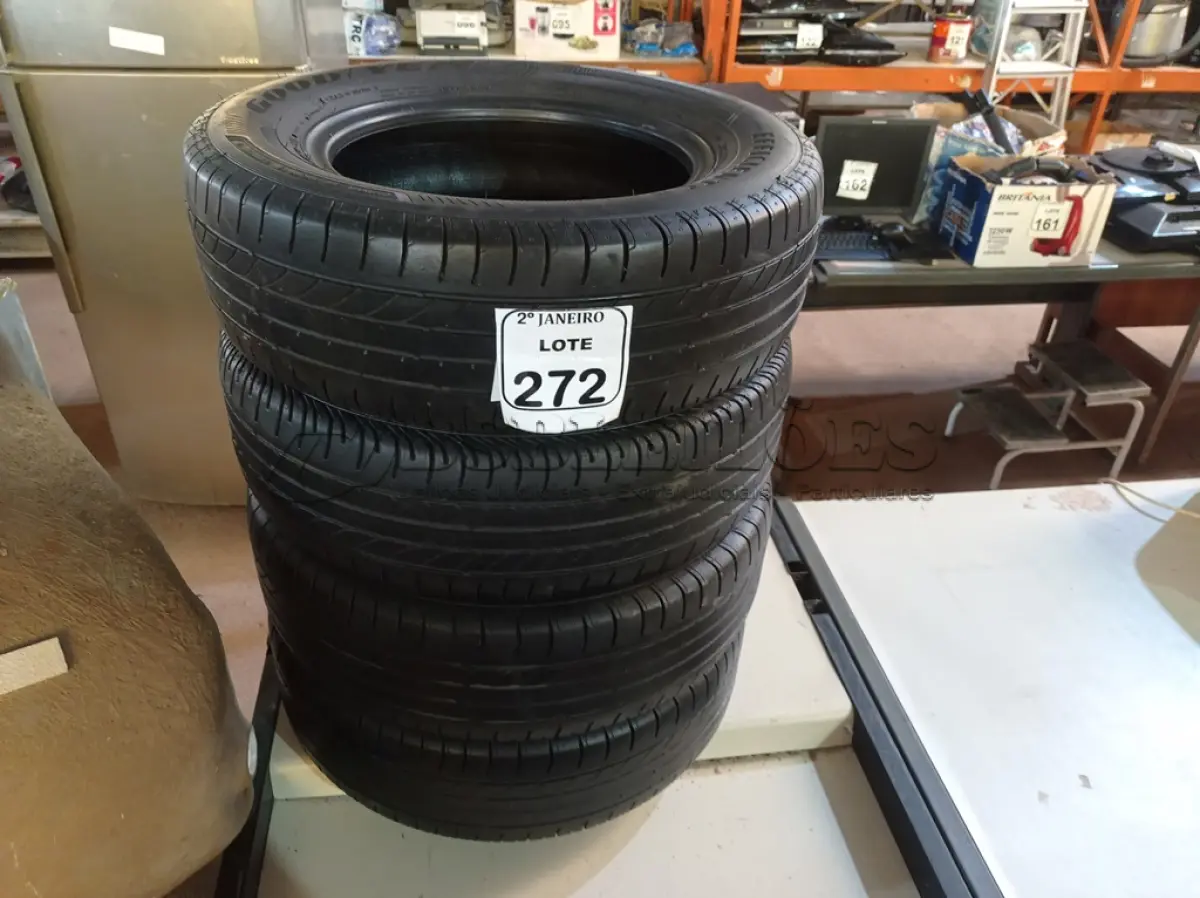 LOTE 272 - 04 PNEUS USADOS 215-65-16. (NO ESTADO) ATENÇÃO! FAZER A VISITAÇÃO ANTES DE ARREMATAR, NÃO SABEMOS SE FUNCIONA. LEILÃO NÃO TEM GARANTIA E NEM DEVOLUÇÃO, SUJEITO A POSSÍVEIS AVARIAS VISÍVEIS/OCULTAS E/OU AUSÊNCIA DE COMPONENTES.