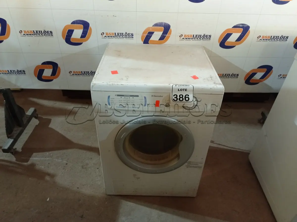 LOTE 386 - 01 MÁQUINA DE LAVAR MARCA ELECTROLUX 10KG 220V. (NO ESTADO) ATENÇÃO! FAZER A VISITAÇÃO ANTES DE ARREMATAR, NÃO SABEMOS SE FUNCIONA. LEILÃO NÃO TEM GARANTIA E NEM DEVOLUÇÃO, SUJEITO A POSSÍVEIS AVARIAS VISÍVEIS/OCULTAS E/OU AUSÊNCIA DE COMPONENTES.