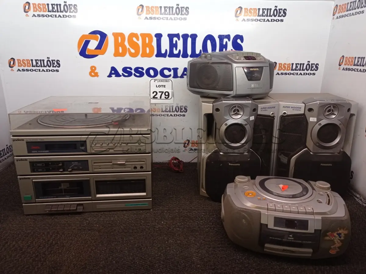 LOTE 279 - 01 LOTE COM APARELHOS DE SOM DIVERSOS. (NO ESTADO) ATENÇÃO! FAZER A VISITAÇÃO ANTES DE ARREMATAR, NÃO SABEMOS SE FUNCIONA. LEILÃO NÃO TEM GARANTIA E NEM DEVOLUÇÃO, SUJEITO A POSSÍVEIS AVARIAS VISÍVEIS/OCULTAS E/OU AUSÊNCIA DE COMPONENTES.