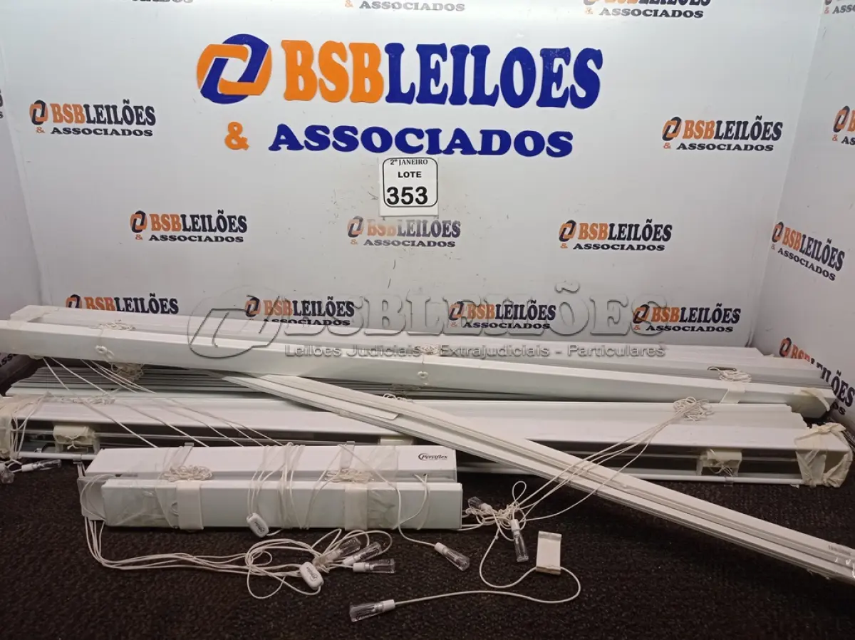LOTE 353 - 04 PERSIANAS PARA JANELAS TAMANHOS DIVERSOS. (NO ESTADO) ATENÇÃO! FAZER A VISITAÇÃO ANTES DE ARREMATAR, NÃO SABEMOS SE FUNCIONA. LEILÃO NÃO TEM GARANTIA E NEM DEVOLUÇÃO, SUJEITO A POSSÍVEIS AVARIAS VISÍVEIS/OCULTAS E/OU AUSÊNCIA DE COMPONENTES.