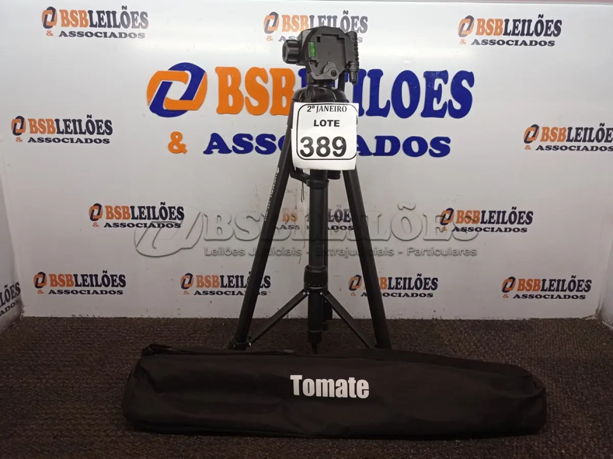 LOTE 389 - 01 TRIPÉ PARA CÂMERA MARCA TOMATE (NOVO). (NO ESTADO) ATENÇÃO! FAZER A VISITAÇÃO ANTES DE ARREMATAR, NÃO SABEMOS SE FUNCIONA. LEILÃO NÃO TEM GARANTIA E NEM DEVOLUÇÃO, SUJEITO A POSSÍVEIS AVARIAS VISÍVEIS/OCULTAS E/OU AUSÊNCIA DE COMPONENTES.