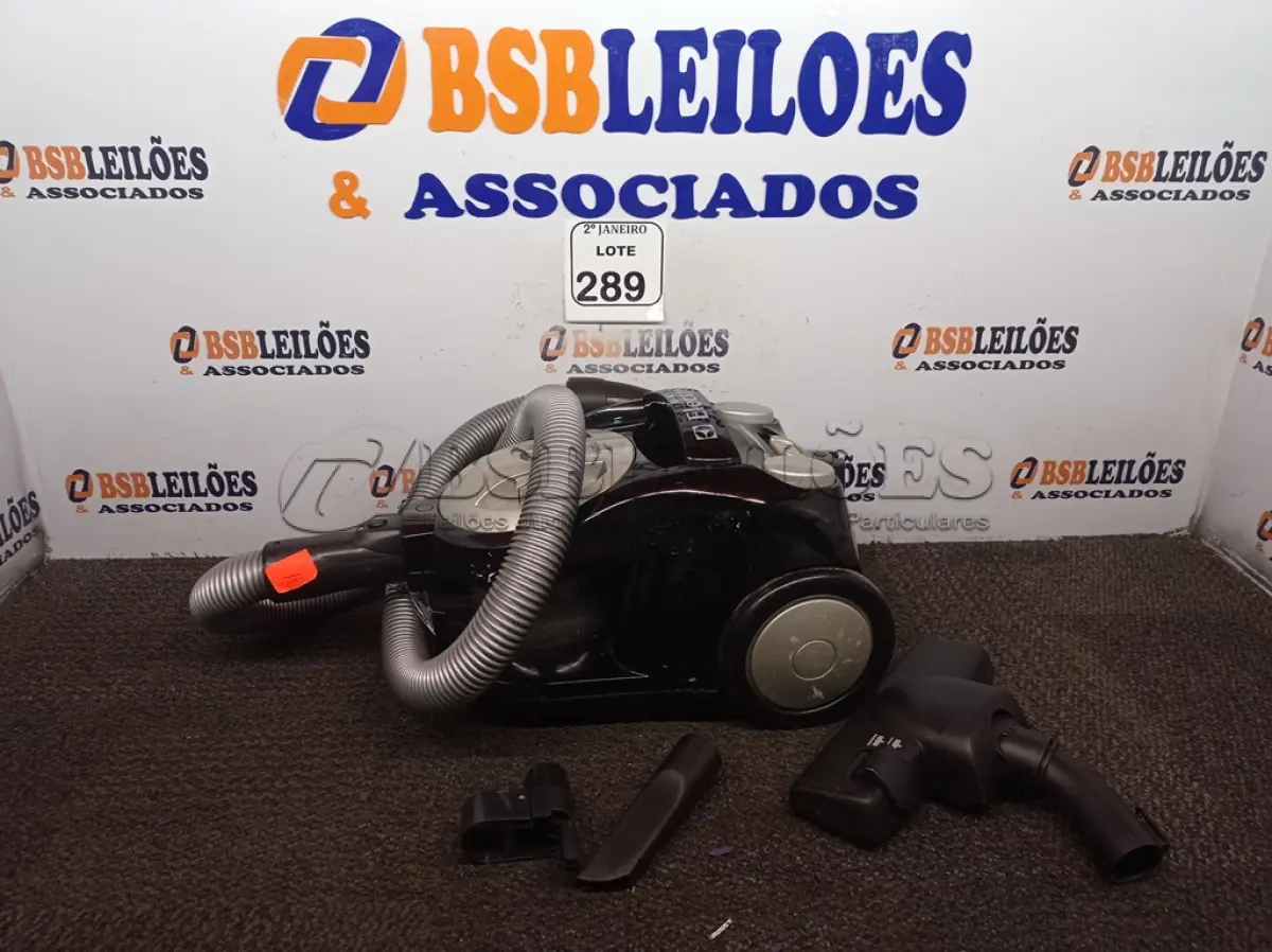 LOTE 289 - 01 ASPIRADOR DE PÓ ELECTROLUX. (NO ESTADO) ATENÇÃO! FAZER A VISITAÇÃO ANTES DE ARREMATAR, NÃO SABEMOS SE FUNCIONA. LEILÃO NÃO TEM GARANTIA E NEM DEVOLUÇÃO, SUJEITO A POSSÍVEIS AVARIAS VISÍVEIS/OCULTAS E/OU AUSÊNCIA DE COMPONENTES.