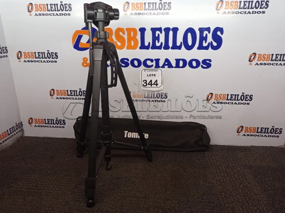 LOTE 344 - 01 TRIPÉ PARA CÂMERA MARCA TOMATE (NOVO). (NO ESTADO) ATENÇÃO! FAZER A VISITAÇÃO ANTES DE ARREMATAR, NÃO SABEMOS SE FUNCIONA. LEILÃO NÃO TEM GARANTIA E NEM DEVOLUÇÃO, SUJEITO A POSSÍVEIS AVARIAS VISÍVEIS/OCULTAS E/OU AUSÊNCIA DE COMPONENTES.