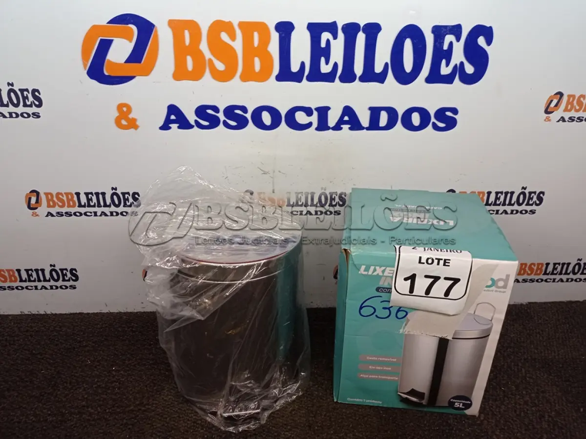LOTE 177 - 01 LIXEIRA EM INOX COM PEDAL 5L MARCA MOOD. (NO ESTADO) ATENÇÃO! FAZER A VISITAÇÃO ANTES DE ARREMATAR, NÃO SABEMOS SE FUNCIONA. LEILÃO NÃO TEM GARANTIA E NEM DEVOLUÇÃO, SUJEITO A POSSÍVEIS AVARIAS VISÍVEIS/OCULTAS E/OU AUSÊNCIA DE COMPONENTES.
