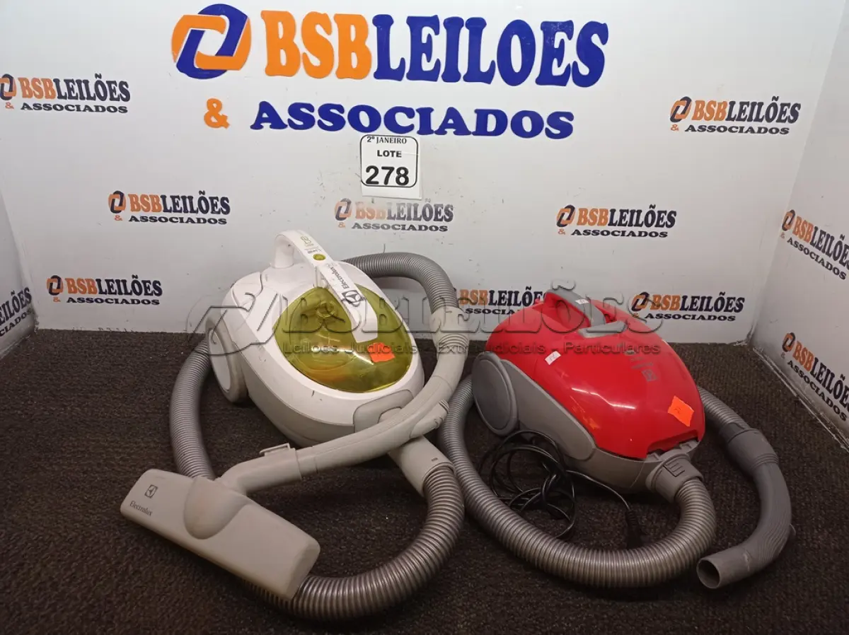 LOTE 278 - 02 ASPIRADORES DE PÓ ELECTROLUX. (NO ESTADO) ATENÇÃO! FAZER A VISITAÇÃO ANTES DE ARREMATAR, NÃO SABEMOS SE FUNCIONA. LEILÃO NÃO TEM GARANTIA E NEM DEVOLUÇÃO, SUJEITO A POSSÍVEIS AVARIAS VISÍVEIS/OCULTAS E/OU AUSÊNCIA DE COMPONENTES.