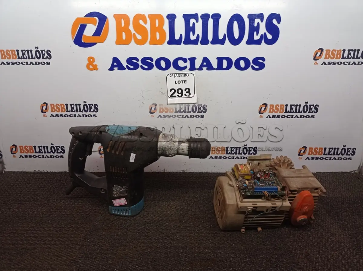 LOTE 293 - 01 MARTELETE S/CABO E 01 MOTOR PARA PORTÃO. (NO ESTADO) ATENÇÃO! FAZER A VISITAÇÃO ANTES DE ARREMATAR, NÃO SABEMOS SE FUNCIONA. LEILÃO NÃO TEM GARANTIA E NEM DEVOLUÇÃO, SUJEITO A POSSÍVEIS AVARIAS VISÍVEIS/OCULTAS E/OU AUSÊNCIA DE COMPONENTES.