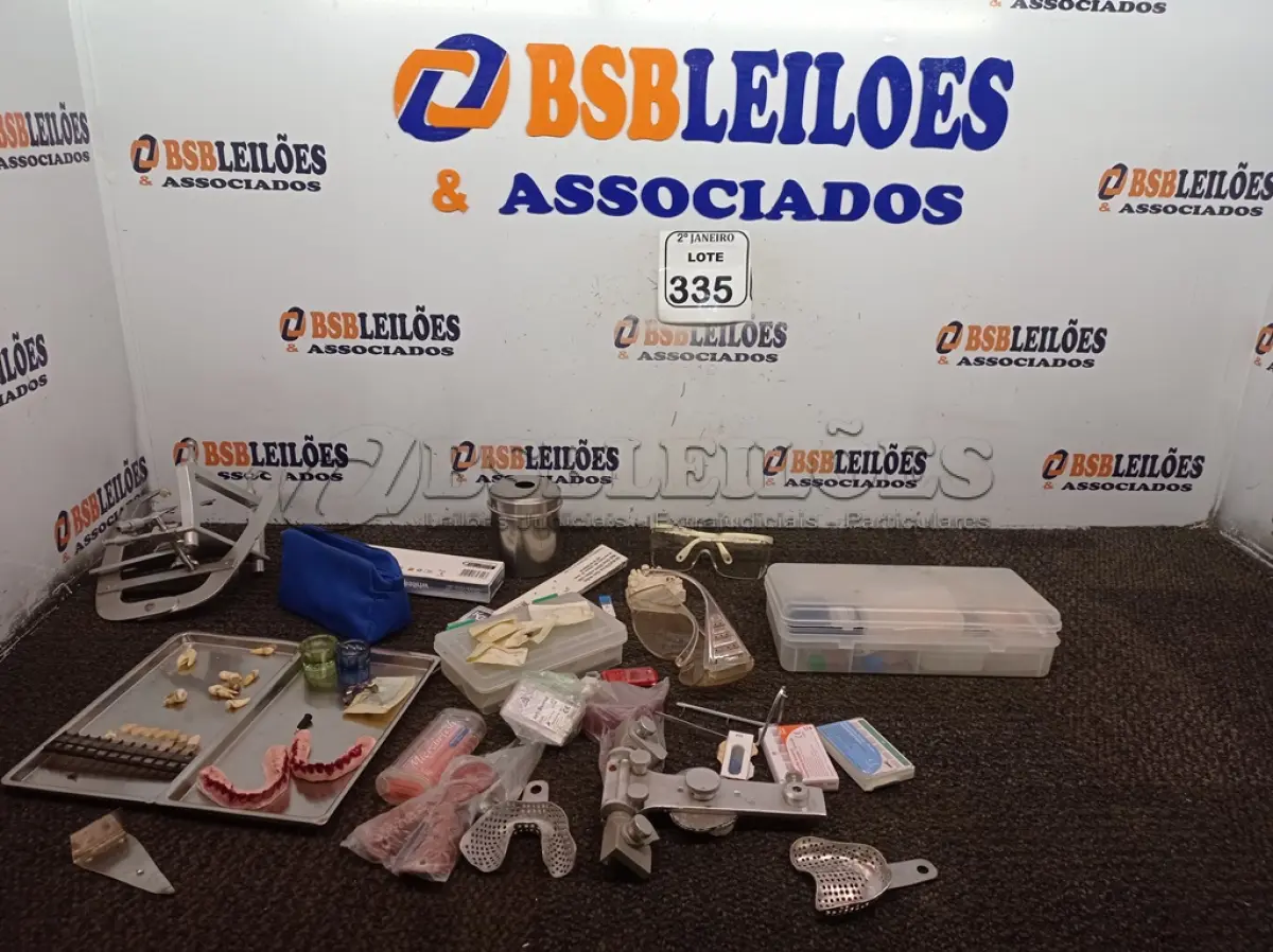 LOTE 335 - 01 LOTE C/ INSTRUMENTOS PARA ODONTOLOGIA. (NO ESTADO) ATENÇÃO! FAZER A VISITAÇÃO ANTES DE ARREMATAR, NÃO SABEMOS SE FUNCIONA. LEILÃO NÃO TEM GARANTIA E NEM DEVOLUÇÃO, SUJEITO A POSSÍVEIS AVARIAS VISÍVEIS/OCULTAS E/OU AUSÊNCIA DE COMPONENTES.
