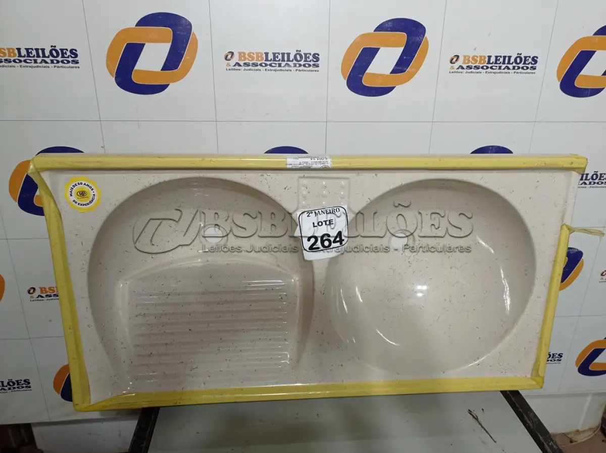 LOTE 264 - 01 TANQUE DE FIBRA 100X51CM. (NO ESTADO) ATENÇÃO! FAZER A VISITAÇÃO ANTES DE ARREMATAR, NÃO SABEMOS SE FUNCIONA. LEILÃO NÃO TEM GARANTIA E NEM DEVOLUÇÃO, SUJEITO A POSSÍVEIS AVARIAS VISÍVEIS/OCULTAS E/OU AUSÊNCIA DE COMPONENTES.