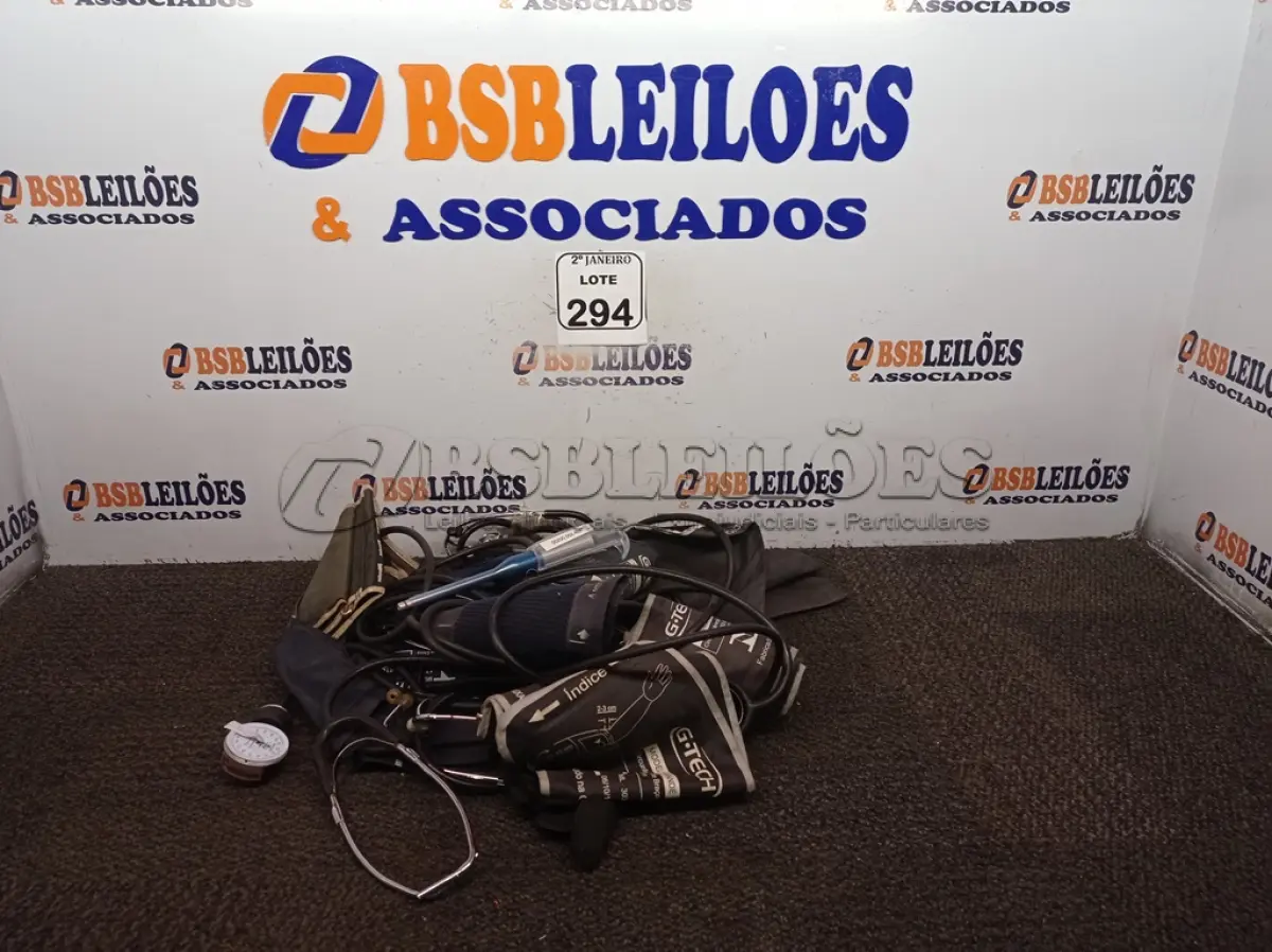 LOTE 294 - 01 LOTE C/VÁRIOS MEDIDORES DE PRESSÃO. (NO ESTADO) ATENÇÃO! FAZER A VISITAÇÃO ANTES DE ARREMATAR, NÃO SABEMOS SE FUNCIONA. LEILÃO NÃO TEM GARANTIA E NEM DEVOLUÇÃO, SUJEITO A POSSÍVEIS AVARIAS VISÍVEIS/OCULTAS E/OU AUSÊNCIA DE COMPONENTES.