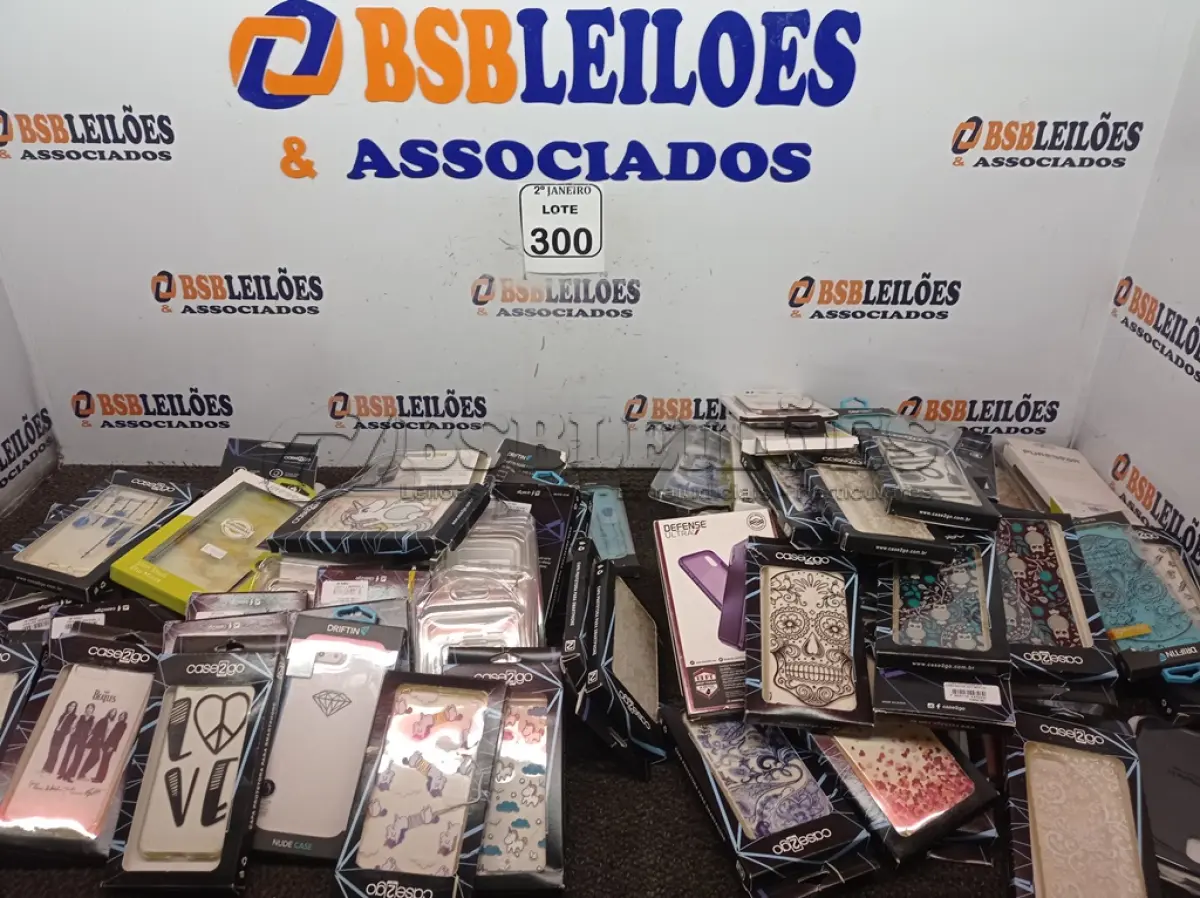 LOTE 300 - 01 LOTE C/ DIVERSAS CAPAS PARA CELULARES. (NO ESTADO) ATENÇÃO! FAZER A VISITAÇÃO ANTES DE ARREMATAR, NÃO SABEMOS SE FUNCIONA. LEILÃO NÃO TEM GARANTIA E NEM DEVOLUÇÃO, SUJEITO A POSSÍVEIS AVARIAS VISÍVEIS/OCULTAS E/OU AUSÊNCIA DE COMPONENTES.