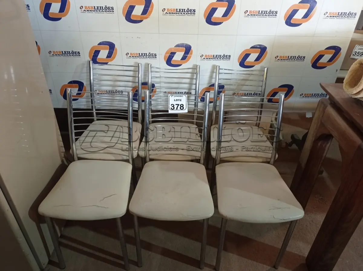 LOTE 378 - 06 CADEIRAS EM FERRO CROMADO. (NO ESTADO) ATENÇÃO! FAZER A VISITAÇÃO ANTES DE ARREMATAR, NÃO SABEMOS SE FUNCIONA. LEILÃO NÃO TEM GARANTIA E NEM DEVOLUÇÃO, SUJEITO A POSSÍVEIS AVARIAS VISÍVEIS/OCULTAS E/OU AUSÊNCIA DE COMPONENTES.