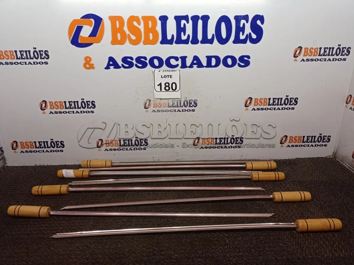 LOTE 180 - 08 ESPETOS PARA CHURRASQUEIRA. (NO ESTADO) ATENÇÃO! FAZER A VISITAÇÃO ANTES DE ARREMATAR, NÃO SABEMOS SE FUNCIONA. LEILÃO NÃO TEM GARANTIA E NEM DEVOLUÇÃO, SUJEITO A POSSÍVEIS AVARIAS VISÍVEIS/OCULTAS E/OU AUSÊNCIA DE COMPONENTES.