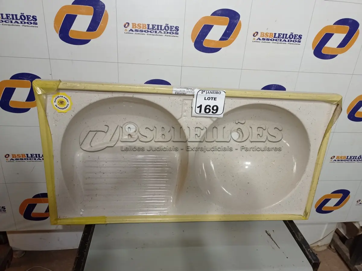 LOTE 169 - 01 TANQUE DE FIBRA 100X51CM. (NO ESTADO) ATENÇÃO! FAZER A VISITAÇÃO ANTES DE ARREMATAR, NÃO SABEMOS SE FUNCIONA. LEILÃO NÃO TEM GARANTIA E NEM DEVOLUÇÃO, SUJEITO A POSSÍVEIS AVARIAS VISÍVEIS/OCULTAS E/OU AUSÊNCIA DE COMPONENTES.