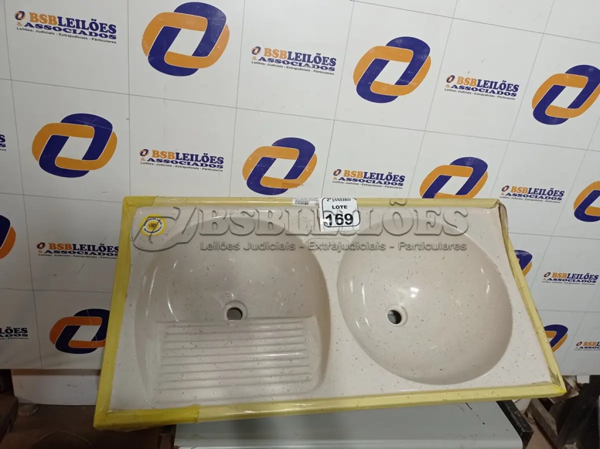 LOTE 169 - 01 TANQUE DE FIBRA 100X51CM. (NO ESTADO) ATENÇÃO! FAZER A VISITAÇÃO ANTES DE ARREMATAR, NÃO SABEMOS SE FUNCIONA. LEILÃO NÃO TEM GARANTIA E NEM DEVOLUÇÃO, SUJEITO A POSSÍVEIS AVARIAS VISÍVEIS/OCULTAS E/OU AUSÊNCIA DE COMPONENTES.