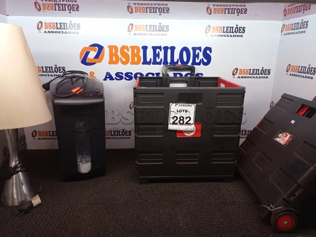 LOTE 282 - 02 CARRINHOS DOBRÁVEIS P/TRANSPORTE DE PLÁSTICO. (NO ESTADO) ATENÇÃO! FAZER A VISITAÇÃO ANTES DE ARREMATAR, NÃO SABEMOS SE FUNCIONA. LEILÃO NÃO TEM GARANTIA E NEM DEVOLUÇÃO, SUJEITO A POSSÍVEIS AVARIAS VISÍVEIS/OCULTAS E/OU AUSÊNCIA DE COMPONENTES.