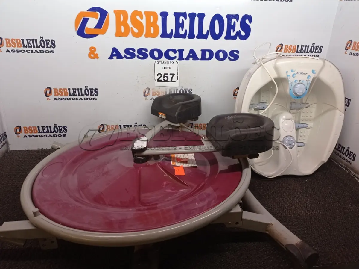 LOTE 257 - 01HIDROMASSAGEADOR E 01 APARELHO DE GINÁSTICA P/MALHAR ABDÔMEN. (NO ESTADO) ATENÇÃO! FAZER A VISITAÇÃO ANTES DE ARREMATAR, NÃO SABEMOS SE FUNCIONA. LEILÃO NÃO TEM GARANTIA E NEM DEVOLUÇÃO, SUJEITO A POSSÍVEIS AVARIAS VISÍVEIS/OCULTAS E/OU AUSÊNCIA DE COMPONENTES.