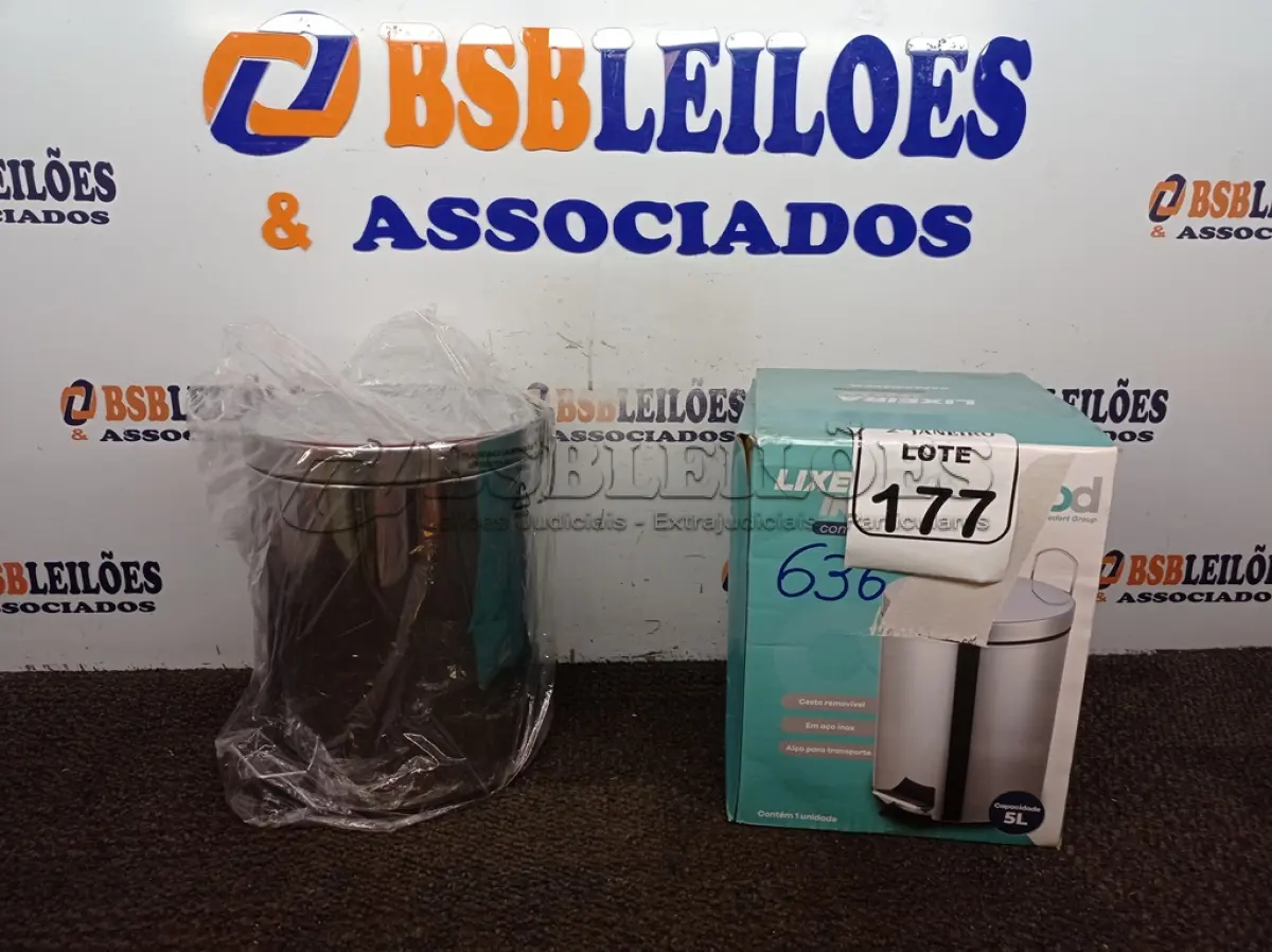 LOTE 177 - 01 LIXEIRA EM INOX COM PEDAL 5L MARCA MOOD. (NO ESTADO) ATENÇÃO! FAZER A VISITAÇÃO ANTES DE ARREMATAR, NÃO SABEMOS SE FUNCIONA. LEILÃO NÃO TEM GARANTIA E NEM DEVOLUÇÃO, SUJEITO A POSSÍVEIS AVARIAS VISÍVEIS/OCULTAS E/OU AUSÊNCIA DE COMPONENTES.