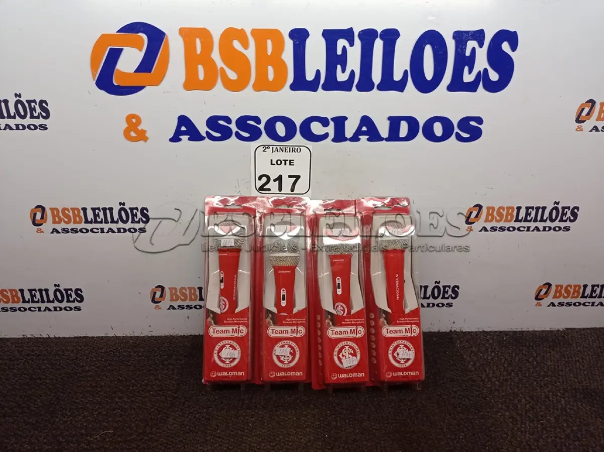 LOTE 217 - 04 MICROFONES SEMI PROFISSIONAL. (NO ESTADO) ATENÇÃO! FAZER A VISITAÇÃO ANTES DE ARREMATAR, NÃO SABEMOS SE FUNCIONA. LEILÃO NÃO TEM GARANTIA E NEM DEVOLUÇÃO, SUJEITO A POSSÍVEIS AVARIAS VISÍVEIS/OCULTAS E/OU AUSÊNCIA DE COMPONENTES.