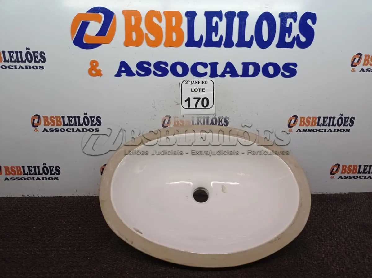 LOTE 170 - 01 CUBA OVAL NA COR BRANCA(NOVO). (NO ESTADO) ATENÇÃO! FAZER A VISITAÇÃO ANTES DE ARREMATAR, NÃO SABEMOS SE FUNCIONA. LEILÃO NÃO TEM GARANTIA E NEM DEVOLUÇÃO, SUJEITO A POSSÍVEIS AVARIAS VISÍVEIS/OCULTAS E/OU AUSÊNCIA DE COMPONENTES.