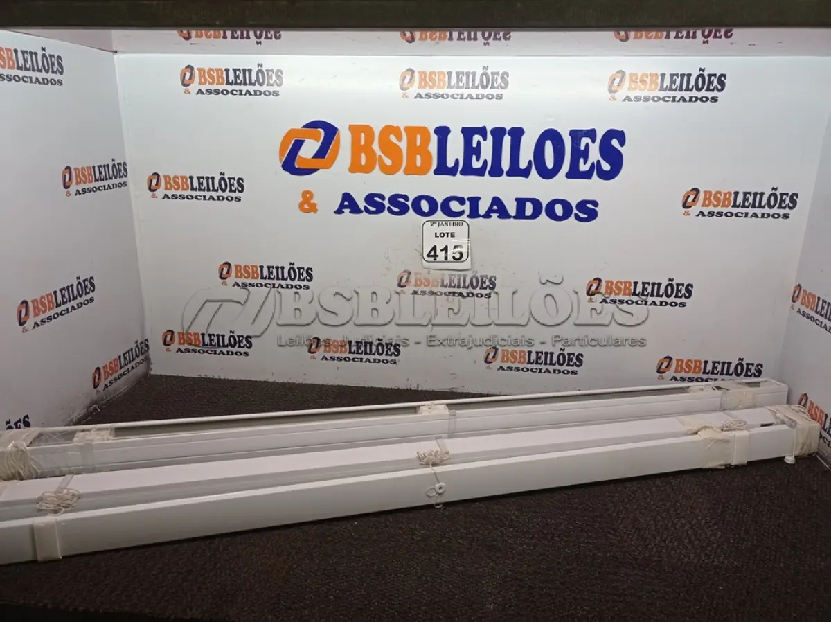 LOTE 415 - 02 PERSIANAS. (NO ESTADO) ATENÇÃO! FAZER A VISITAÇÃO ANTES DE ARREMATAR, NÃO SABEMOS SE FUNCIONA. LEILÃO NÃO TEM GARANTIA E NEM DEVOLUÇÃO, SUJEITO A POSSÍVEIS AVARIAS VISÍVEIS/OCULTAS E/OU AUSÊNCIA DE COMPONENTES.