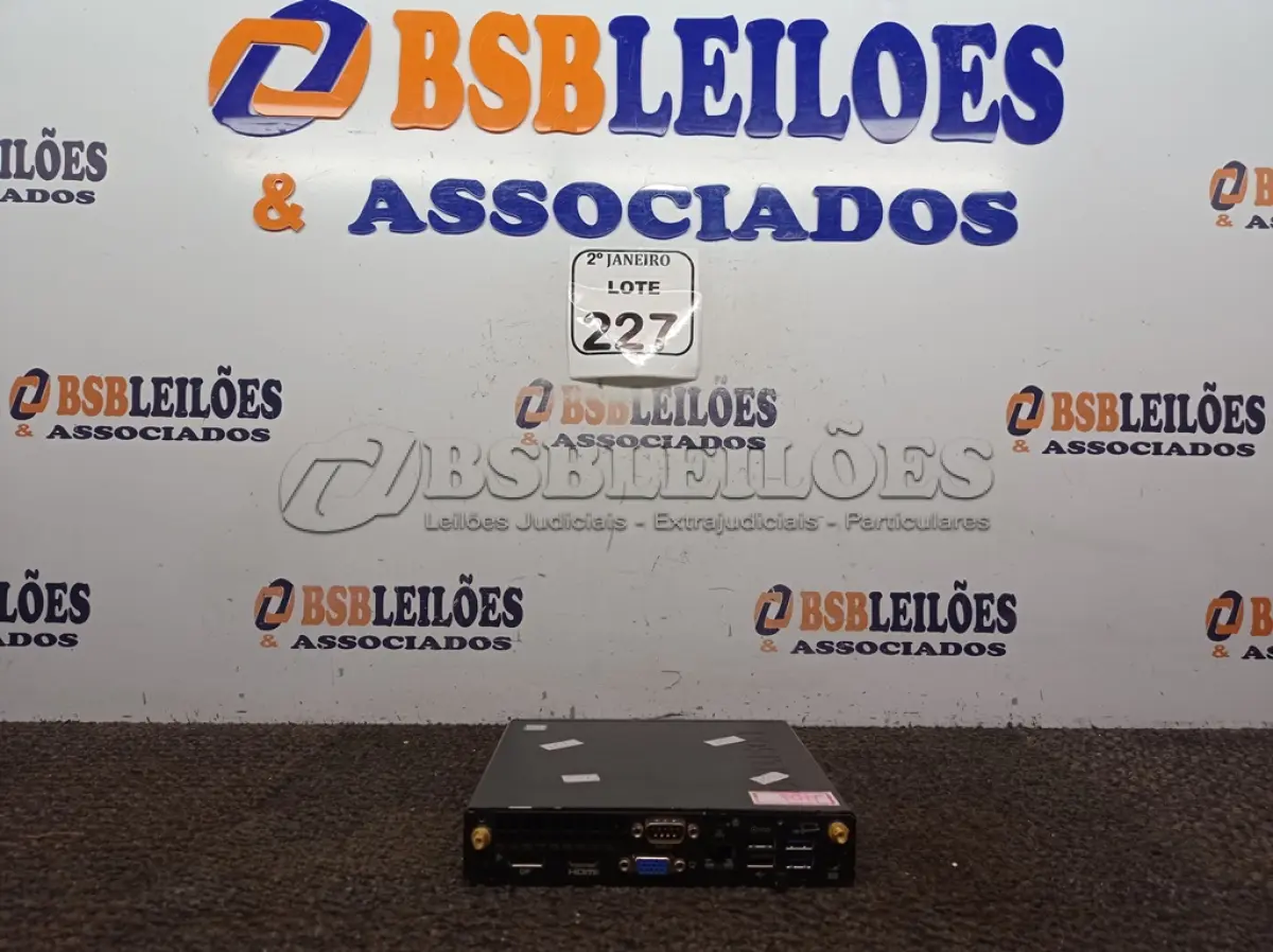 LOTE 227 - 01 MINI PC POSITIVO S/ PROCESSADOR C/MEMÓRIA DDR4. (NO ESTADO) ATENÇÃO! FAZER A VISITAÇÃO ANTES DE ARREMATAR, NÃO SABEMOS SE FUNCIONA. LEILÃO NÃO TEM GARANTIA E NEM DEVOLUÇÃO, SUJEITO A POSSÍVEIS AVARIAS VISÍVEIS/OCULTAS E/OU AUSÊNCIA DE COMPONENTES.