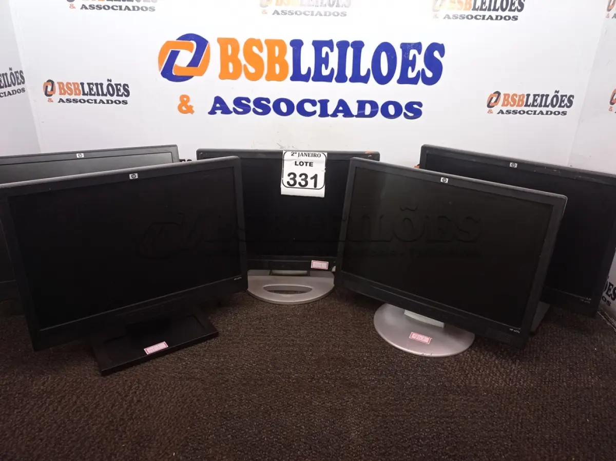 LOTE 331 - 05 MONITORES HP. (NO ESTADO) ATENÇÃO! FAZER A VISITAÇÃO ANTES DE ARREMATAR, NÃO SABEMOS SE FUNCIONA. LEILÃO NÃO TEM GARANTIA E NEM DEVOLUÇÃO, SUJEITO A POSSÍVEIS AVARIAS VISÍVEIS/OCULTAS E/OU AUSÊNCIA DE COMPONENTES.