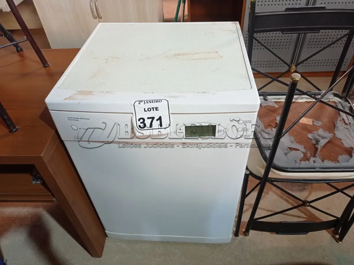 LOTE 371 - 01 LAVA LOUÇAS 12 SERVIÇOS BRASTEMP 220V. (NO ESTADO) ATENÇÃO! FAZER A VISITAÇÃO ANTES DE ARREMATAR, NÃO SABEMOS SE FUNCIONA. LEILÃO NÃO TEM GARANTIA E NEM DEVOLUÇÃO, SUJEITO A POSSÍVEIS AVARIAS VISÍVEIS/OCULTAS E/OU AUSÊNCIA DE COMPONENTES.