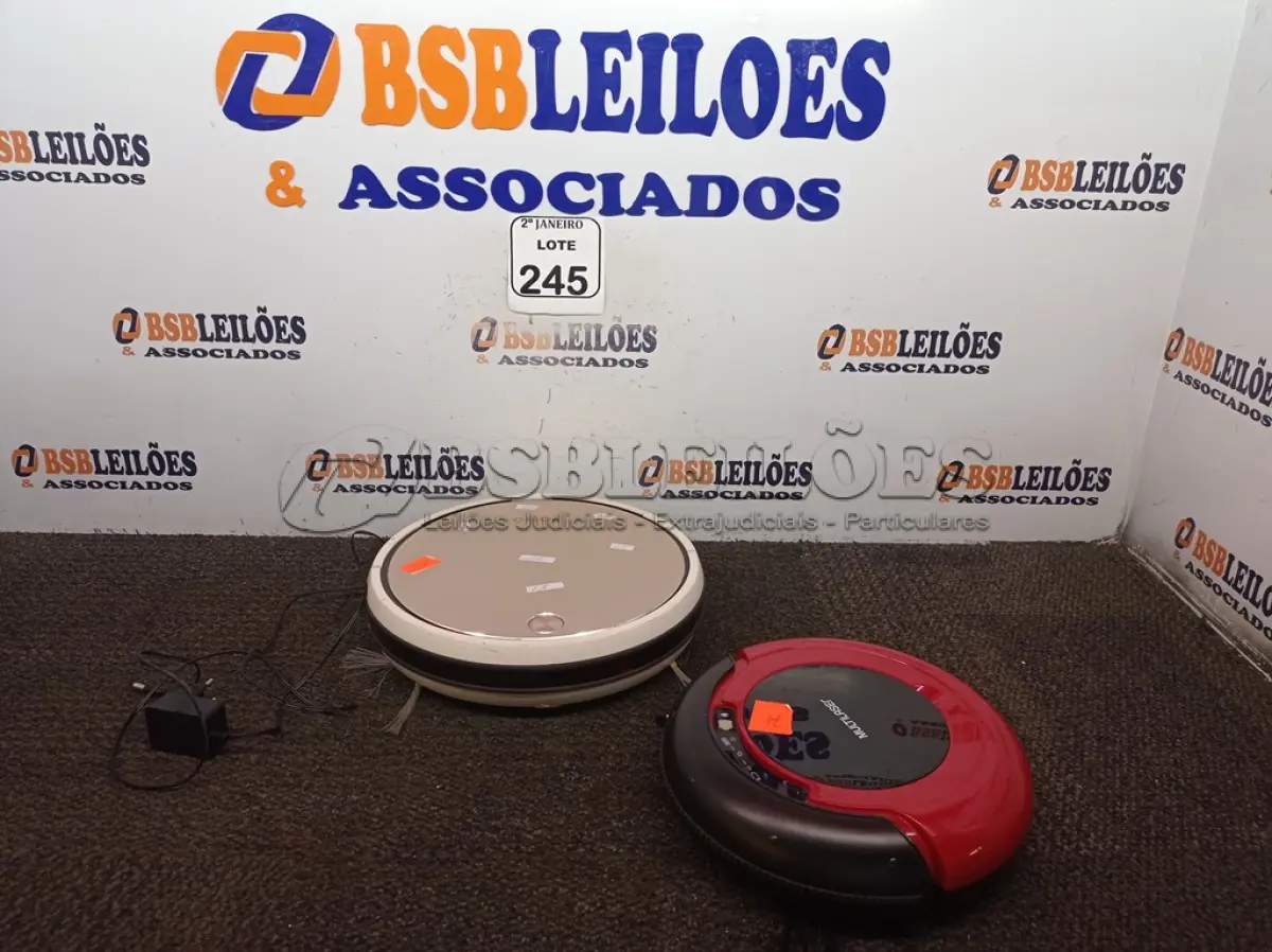 LOTE 245 - 02 ASPIRADORES DE PÓ ROBÔ S/ CARREGADOR. (NO ESTADO) ATENÇÃO! FAZER A VISITAÇÃO ANTES DE ARREMATAR, NÃO SABEMOS SE FUNCIONA. LEILÃO NÃO TEM GARANTIA E NEM DEVOLUÇÃO, SUJEITO A POSSÍVEIS AVARIAS VISÍVEIS/OCULTAS E/OU AUSÊNCIA DE COMPONENTES.