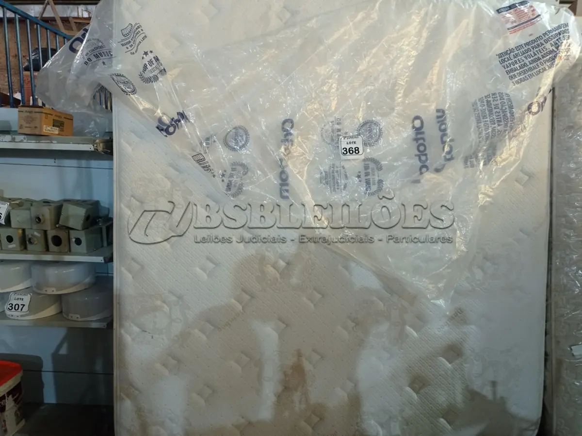 LOTE 368 - 01 COLCHÃO DE CASAL QUEM. (NO ESTADO) ATENÇÃO! FAZER A VISITAÇÃO ANTES DE ARREMATAR, NÃO SABEMOS SE FUNCIONA. LEILÃO NÃO TEM GARANTIA E NEM DEVOLUÇÃO, SUJEITO A POSSÍVEIS AVARIAS VISÍVEIS/OCULTAS E/OU AUSÊNCIA DE COMPONENTES.