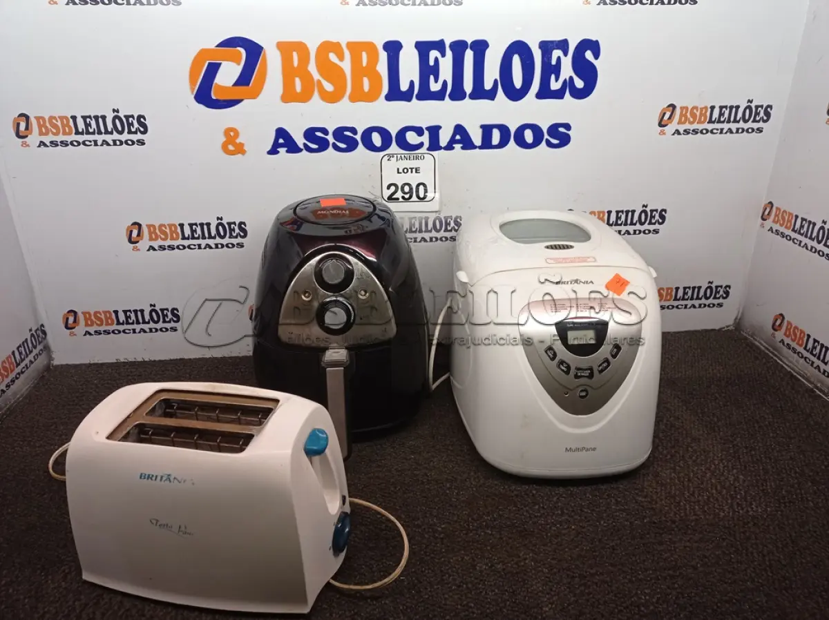 LOTE 290 - 01 MÁQUINA DE PÃO BRITÂNIA, 01 AIR FRYER MONDIAL E 01 TORRADEIRA BRITÂNIA. (NO ESTADO) ATENÇÃO! FAZER A VISITAÇÃO ANTES DE ARREMATAR, NÃO SABEMOS SE FUNCIONA. LEILÃO NÃO TEM GARANTIA E NEM DEVOLUÇÃO, SUJEITO A POSSÍVEIS AVARIAS VISÍVEIS/OCULTAS E/OU AUSÊNCIA DE COMPONENTES.