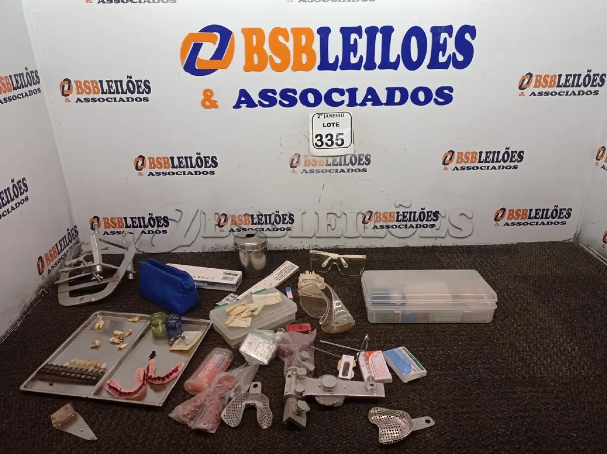 LOTE 335 - 01 LOTE C/ INSTRUMENTOS PARA ODONTOLOGIA. (NO ESTADO) ATENÇÃO! FAZER A VISITAÇÃO ANTES DE ARREMATAR, NÃO SABEMOS SE FUNCIONA. LEILÃO NÃO TEM GARANTIA E NEM DEVOLUÇÃO, SUJEITO A POSSÍVEIS AVARIAS VISÍVEIS/OCULTAS E/OU AUSÊNCIA DE COMPONENTES.
