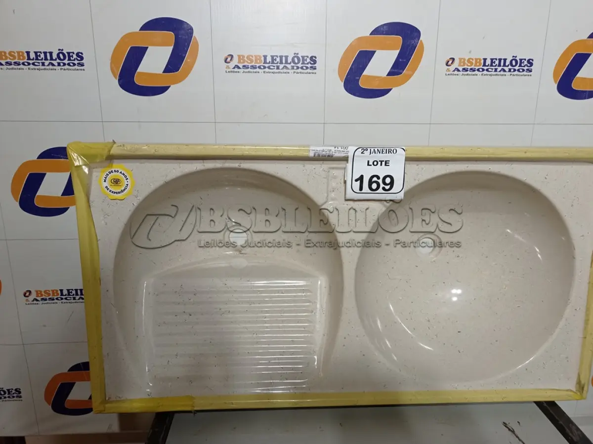 LOTE 169 - 01 TANQUE DE FIBRA 100X51CM. (NO ESTADO) ATENÇÃO! FAZER A VISITAÇÃO ANTES DE ARREMATAR, NÃO SABEMOS SE FUNCIONA. LEILÃO NÃO TEM GARANTIA E NEM DEVOLUÇÃO, SUJEITO A POSSÍVEIS AVARIAS VISÍVEIS/OCULTAS E/OU AUSÊNCIA DE COMPONENTES.