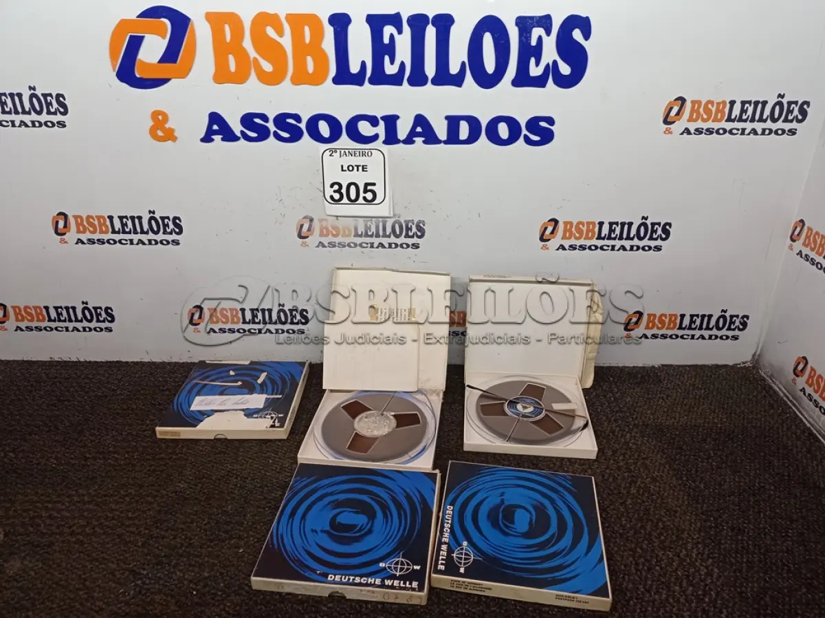 LOTE 305 - 05 FITAS P/GRAVADOR DE ROLOS ANTIGAS. (NO ESTADO) ATENÇÃO! FAZER A VISITAÇÃO ANTES DE ARREMATAR, NÃO SABEMOS SE FUNCIONA. LEILÃO NÃO TEM GARANTIA E NEM DEVOLUÇÃO, SUJEITO A POSSÍVEIS AVARIAS VISÍVEIS/OCULTAS E/OU AUSÊNCIA DE COMPONENTES.