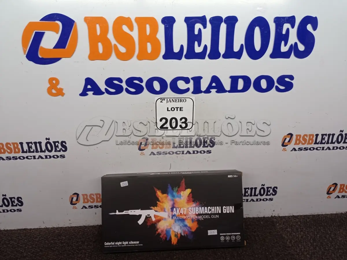 LOTE 203 - 01 AK 47 SUBMACHINI GUN BOLINHA DE GEL.(NOVO)  (NO ESTADO) ATENÇÃO! FAZER A VISITAÇÃO ANTES DE ARREMATAR, NÃO SABEMOS SE FUNCIONA. LEILÃO NÃO TEM GARANTIA E NEM DEVOLUÇÃO, SUJEITO A POSSÍVEIS AVARIAS VISÍVEIS/OCULTAS E/OU AUSÊNCIA DE COMPONENTES.