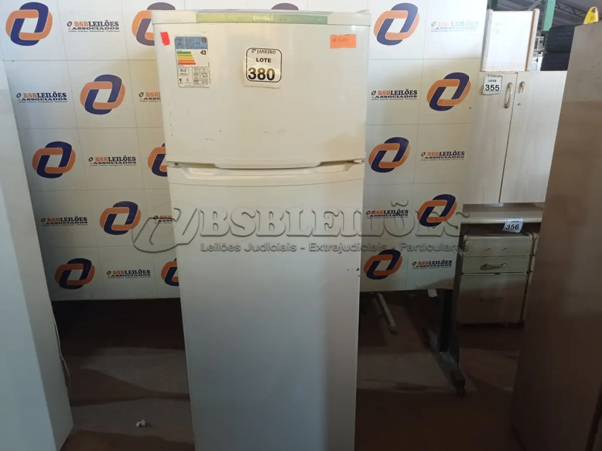 LOTE 380 - 01 GELADEIRA CONSUL 220V. (NO ESTADO) ATENÇÃO! FAZER A VISITAÇÃO ANTES DE ARREMATAR, NÃO SABEMOS SE FUNCIONA. LEILÃO NÃO TEM GARANTIA E NEM DEVOLUÇÃO, SUJEITO A POSSÍVEIS AVARIAS VISÍVEIS/OCULTAS E/OU AUSÊNCIA DE COMPONENTES.
