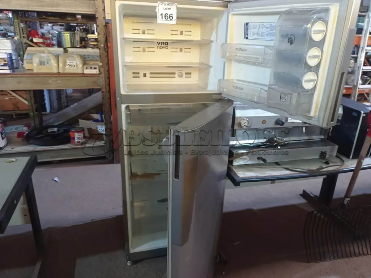 LOTE 166 - 01 GELADEIRA MARCA MABE 220V. (NO ESTADO) ATENÇÃO! FAZER A VISITAÇÃO ANTES DE ARREMATAR, NÃO SABEMOS SE FUNCIONA. LEILÃO NÃO TEM GARANTIA E NEM DEVOLUÇÃO, SUJEITO A POSSÍVEIS AVARIAS VISÍVEIS/OCULTAS E/OU AUSÊNCIA DE COMPONENTES.