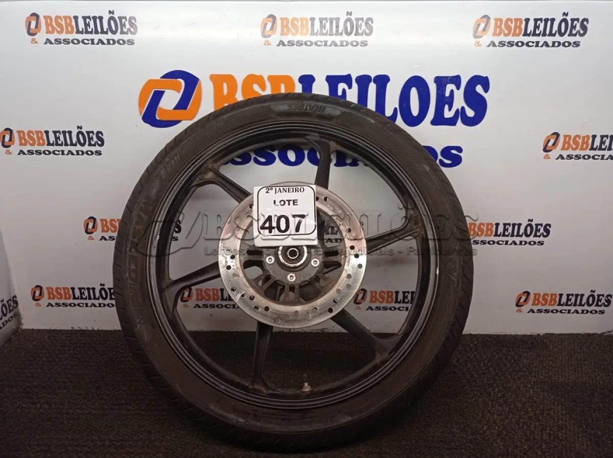 LOTE 407 - 01 RODA P/MOTO COM PNEU E CÂMARA DE AR, ARO “18. PARA HONDA 150 E 160 CILINDRADAS. (NO ESTADO) ATENÇÃO! FAZER A VISITAÇÃO ANTES DE ARREMATAR, NÃO SABEMOS SE FUNCIONA. LEILÃO NÃO TEM GARANTIA E NEM DEVOLUÇÃO, SUJEITO A POSSÍVEIS AVARIAS VISÍVEIS/OCULTAS E/OU AUSÊNCIA DE COMPONENTES.