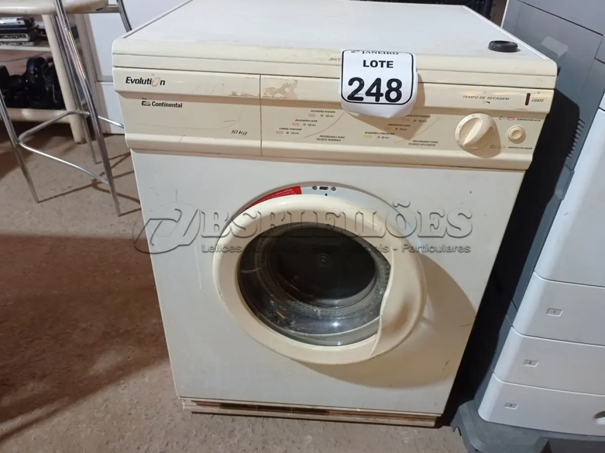 LOTE 248 - 01 MÁQUINA DE LAVAR ROUPAS EVOLUTION. (NO ESTADO) ATENÇÃO! FAZER A VISITAÇÃO ANTES DE ARREMATAR, NÃO SABEMOS SE FUNCIONA. LEILÃO NÃO TEM GARANTIA E NEM DEVOLUÇÃO, SUJEITO A POSSÍVEIS AVARIAS VISÍVEIS/OCULTAS E/OU AUSÊNCIA DE COMPONENTES.