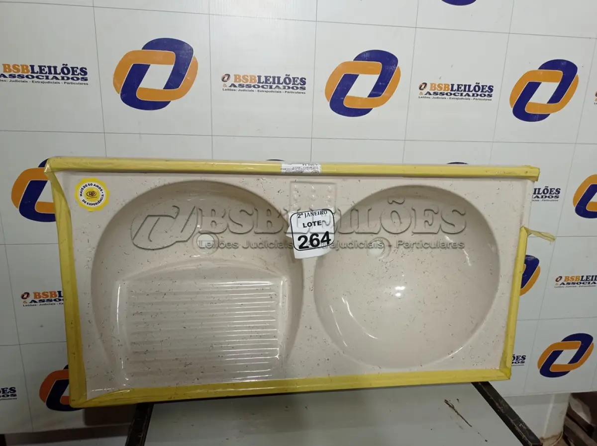 LOTE 264 - 01 TANQUE DE FIBRA 100X51CM. (NO ESTADO) ATENÇÃO! FAZER A VISITAÇÃO ANTES DE ARREMATAR, NÃO SABEMOS SE FUNCIONA. LEILÃO NÃO TEM GARANTIA E NEM DEVOLUÇÃO, SUJEITO A POSSÍVEIS AVARIAS VISÍVEIS/OCULTAS E/OU AUSÊNCIA DE COMPONENTES.