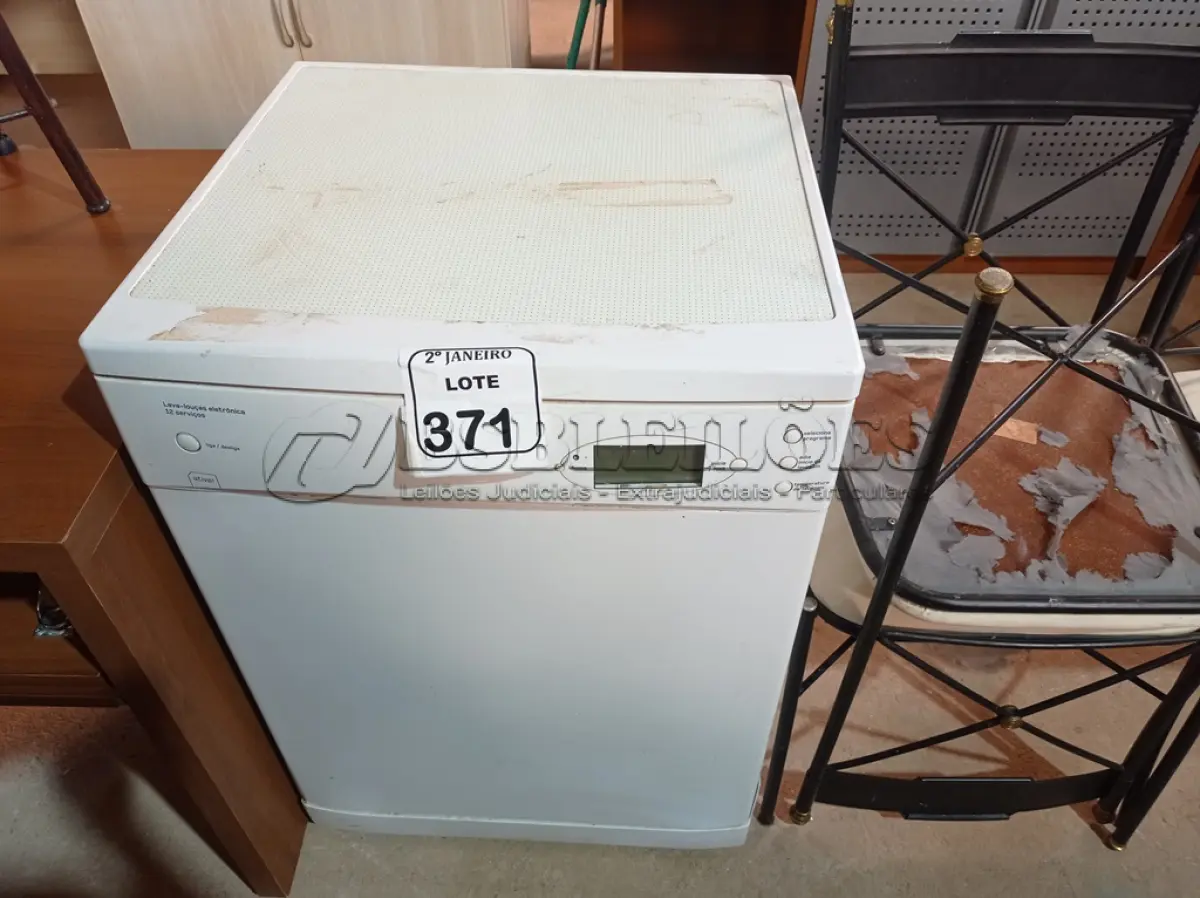 LOTE 371 - 01 LAVA LOUÇAS 12 SERVIÇOS BRASTEMP 220V. (NO ESTADO) ATENÇÃO! FAZER A VISITAÇÃO ANTES DE ARREMATAR, NÃO SABEMOS SE FUNCIONA. LEILÃO NÃO TEM GARANTIA E NEM DEVOLUÇÃO, SUJEITO A POSSÍVEIS AVARIAS VISÍVEIS/OCULTAS E/OU AUSÊNCIA DE COMPONENTES.