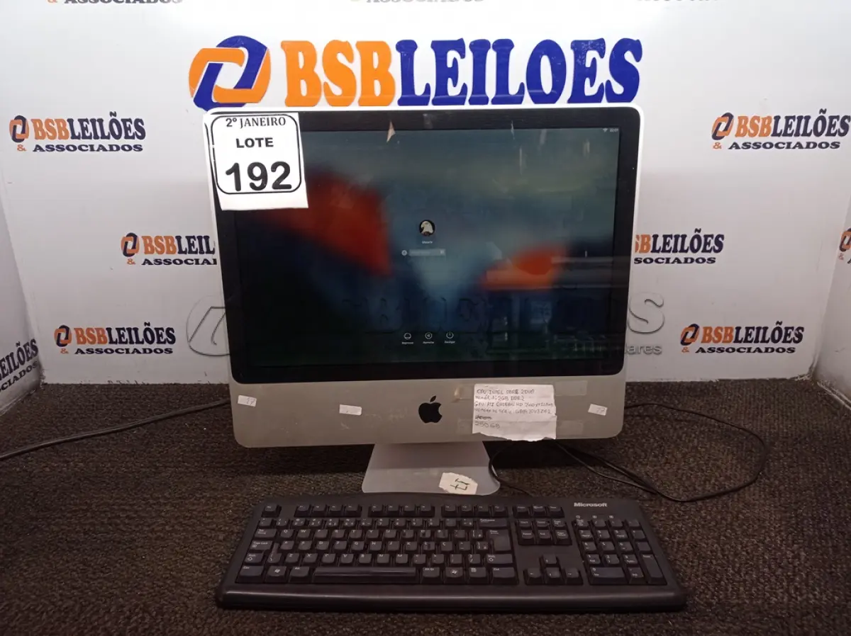 LOTE 192 - 01 IMAC CORE2 DUO, 2GB RAM, HD 250GB C/TECLADO E MOUSE. (NO ESTADO) ATENÇÃO! FAZER A VISITAÇÃO ANTES DE ARREMATAR, NÃO SABEMOS SE FUNCIONA. LEILÃO NÃO TEM GARANTIA E NEM DEVOLUÇÃO, SUJEITO A POSSÍVEIS AVARIAS VISÍVEIS/OCULTAS E/OU AUSÊNCIA DE COMPONENTES.