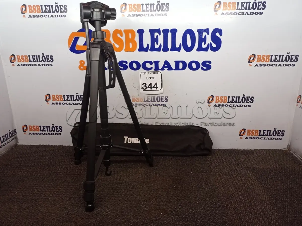 LOTE 344 - 01 TRIPÉ PARA CÂMERA MARCA TOMATE (NOVO). (NO ESTADO) ATENÇÃO! FAZER A VISITAÇÃO ANTES DE ARREMATAR, NÃO SABEMOS SE FUNCIONA. LEILÃO NÃO TEM GARANTIA E NEM DEVOLUÇÃO, SUJEITO A POSSÍVEIS AVARIAS VISÍVEIS/OCULTAS E/OU AUSÊNCIA DE COMPONENTES.