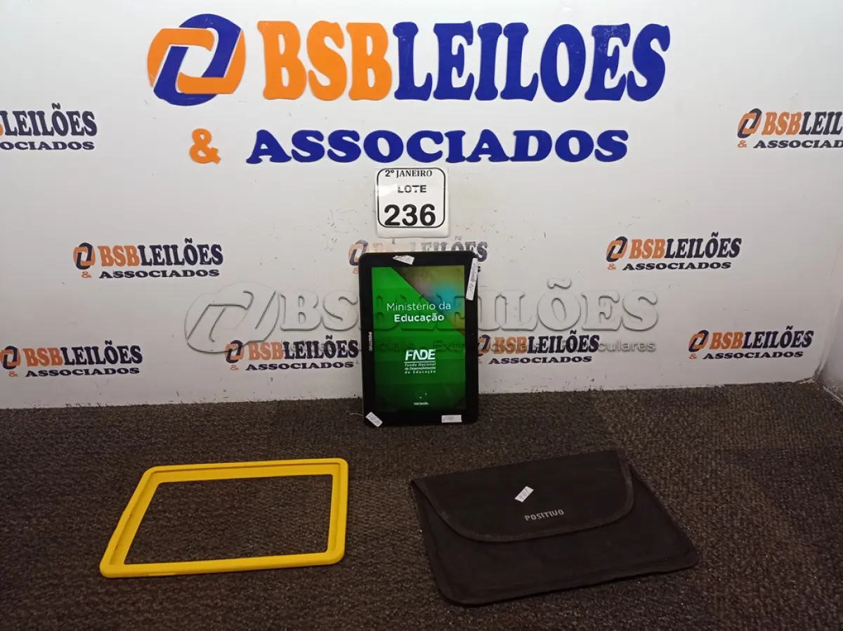 LOTE 236 - 01 TABLET MARCA POSITIVO. (NO ESTADO) ATENÇÃO! FAZER A VISITAÇÃO ANTES DE ARREMATAR, NÃO SABEMOS SE FUNCIONA. LEILÃO NÃO TEM GARANTIA E NEM DEVOLUÇÃO, SUJEITO A POSSÍVEIS AVARIAS VISÍVEIS/OCULTAS E/OU AUSÊNCIA DE COMPONENTES.