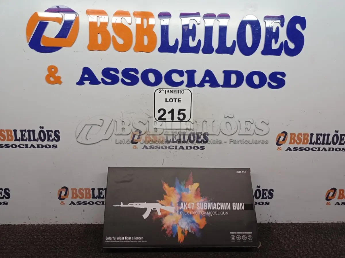LOTE 215 - 01 AK 47 SUBMACHINI GUN BOLINHA DE GEL. (NOVO) (NO ESTADO) ATENÇÃO! FAZER A VISITAÇÃO ANTES DE ARREMATAR, NÃO SABEMOS SE FUNCIONA. LEILÃO NÃO TEM GARANTIA E NEM DEVOLUÇÃO, SUJEITO A POSSÍVEIS AVARIAS VISÍVEIS/OCULTAS E/OU AUSÊNCIA DE COMPONENTES.