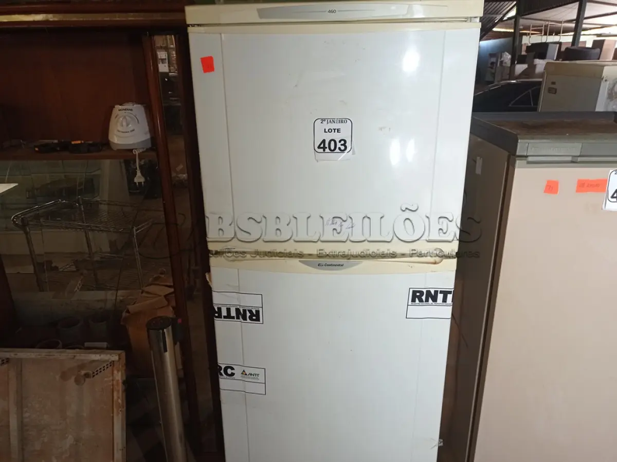 LOTE 403 - 01 GELADEIRA MARCA CONTINENTAL. (NO ESTADO) ATENÇÃO! FAZER A VISITAÇÃO ANTES DE ARREMATAR, NÃO SABEMOS SE FUNCIONA. LEILÃO NÃO TEM GARANTIA E NEM DEVOLUÇÃO, SUJEITO A POSSÍVEIS AVARIAS VISÍVEIS/OCULTAS E/OU AUSÊNCIA DE COMPONENTES.