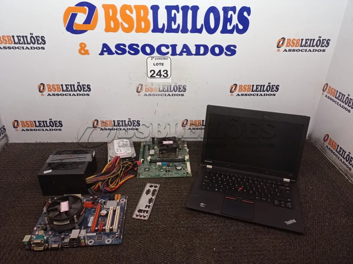 LOTE 243 - 01 NOTEBOOK LENOVO P/RETIRADA DE PEÇAS, 02 PLACAS MÃE, 02 HD DE 500GB E FONTE REAL P/ COMPUTADOR. (NO ESTADO) ATENÇÃO! FAZER A VISITAÇÃO ANTES DE ARREMATAR, NÃO SABEMOS SE FUNCIONA. LEILÃO NÃO TEM GARANTIA E NEM DEVOLUÇÃO, SUJEITO A POSSÍVEIS AVARIAS VISÍVEIS/OCULTAS E/OU AUSÊNCIA DE COMPONENTES.