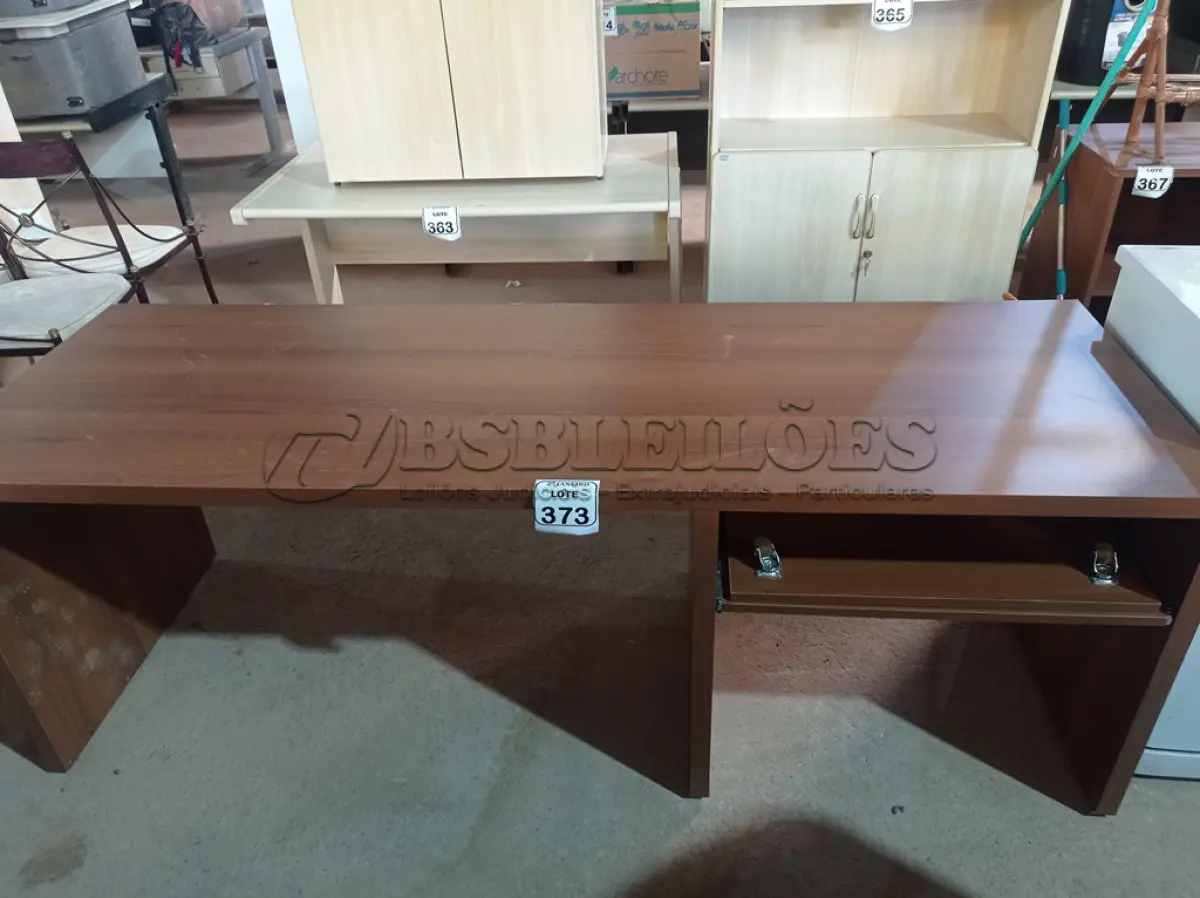 LOTE 373 - 01 RACK EM MADEIRA PARA ESCRITÓRIO. (NO ESTADO) ATENÇÃO! FAZER A VISITAÇÃO ANTES DE ARREMATAR, NÃO SABEMOS SE FUNCIONA. LEILÃO NÃO TEM GARANTIA E NEM DEVOLUÇÃO, SUJEITO A POSSÍVEIS AVARIAS VISÍVEIS/OCULTAS E/OU AUSÊNCIA DE COMPONENTES.
