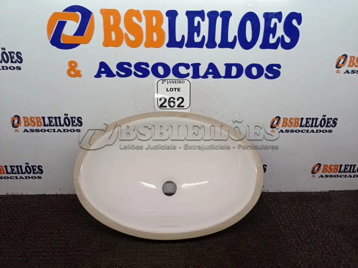 LOTE 262 - 01 CUBA OVAL NA COR BRANCA (NOVO). (NO ESTADO) ATENÇÃO! FAZER A VISITAÇÃO ANTES DE ARREMATAR, NÃO SABEMOS SE FUNCIONA. LEILÃO NÃO TEM GARANTIA E NEM DEVOLUÇÃO, SUJEITO A POSSÍVEIS AVARIAS VISÍVEIS/OCULTAS E/OU AUSÊNCIA DE COMPONENTES.
